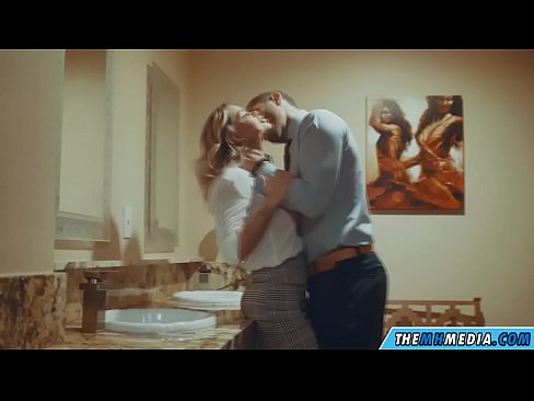 ❤️ جڏهن هڪ busty سنهري اوھان کي هڪ عوامي آرام روم ۾ seduces فحش تي٪ sd.nastypornpics-com.ru٪